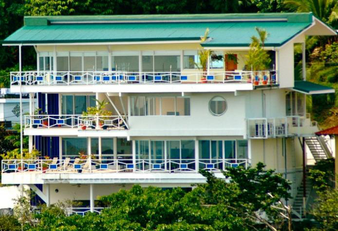 A beautiful vacation home located in Manuel Antonio Costa Rica with the best of amenities.