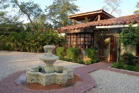 Beach villa located in Tamarindo Costa Rica welcomes you with a water feature