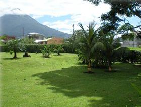 231_arenal-volcano-costa-rica-garden-volcano-view