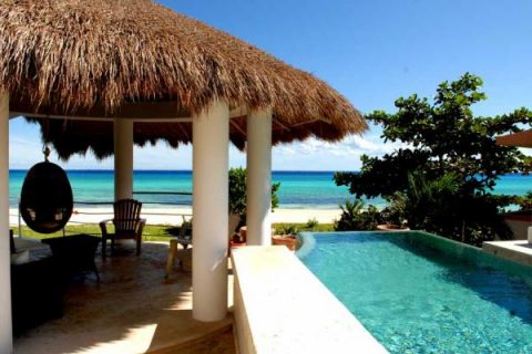 Beachfront vacation villa on Playa del Carmen in Mexico