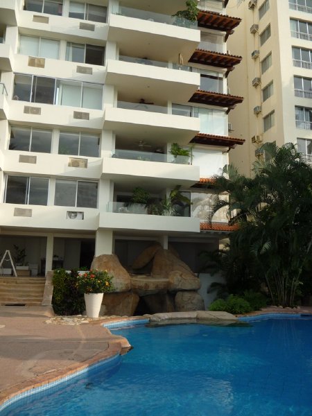 330_puerto-vallarta-beach-front-condominiums-004