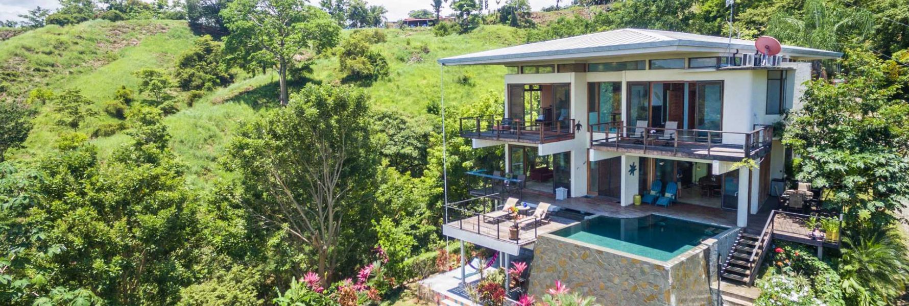 A beautiful property deep in the heart of Manuel Antonio with perfect views of the Pacific coastline and national park.