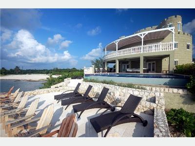 47_grand-cayman-castle-cayman-oceanfront-lounge