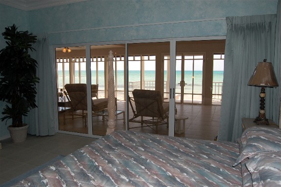 70_grand-cayman-islands-rainbows-end-master-suite-front