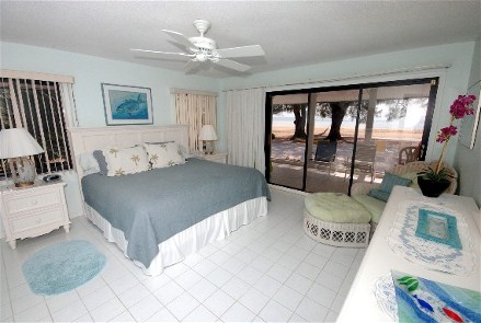 80_grand-cayman-islands-seaside-sands-master-bedroom