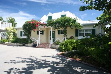86_grand-cayman-island-innesfree-luxury-villa-front