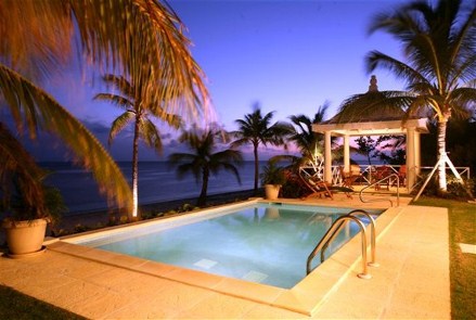 86_grand-cayman-island-innesfree-luxury-villa-with-private-pool-at-dusk