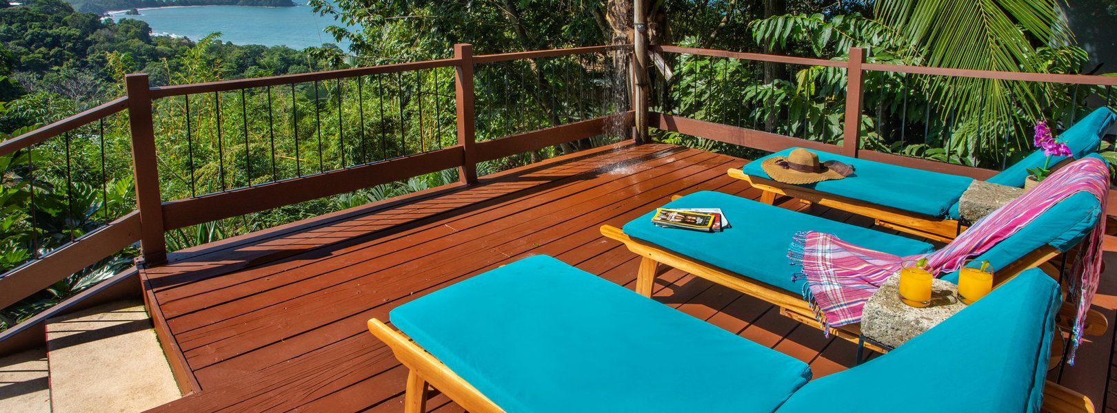 Lounge under the Manuel Antonio sun with ocean views from heaven.
