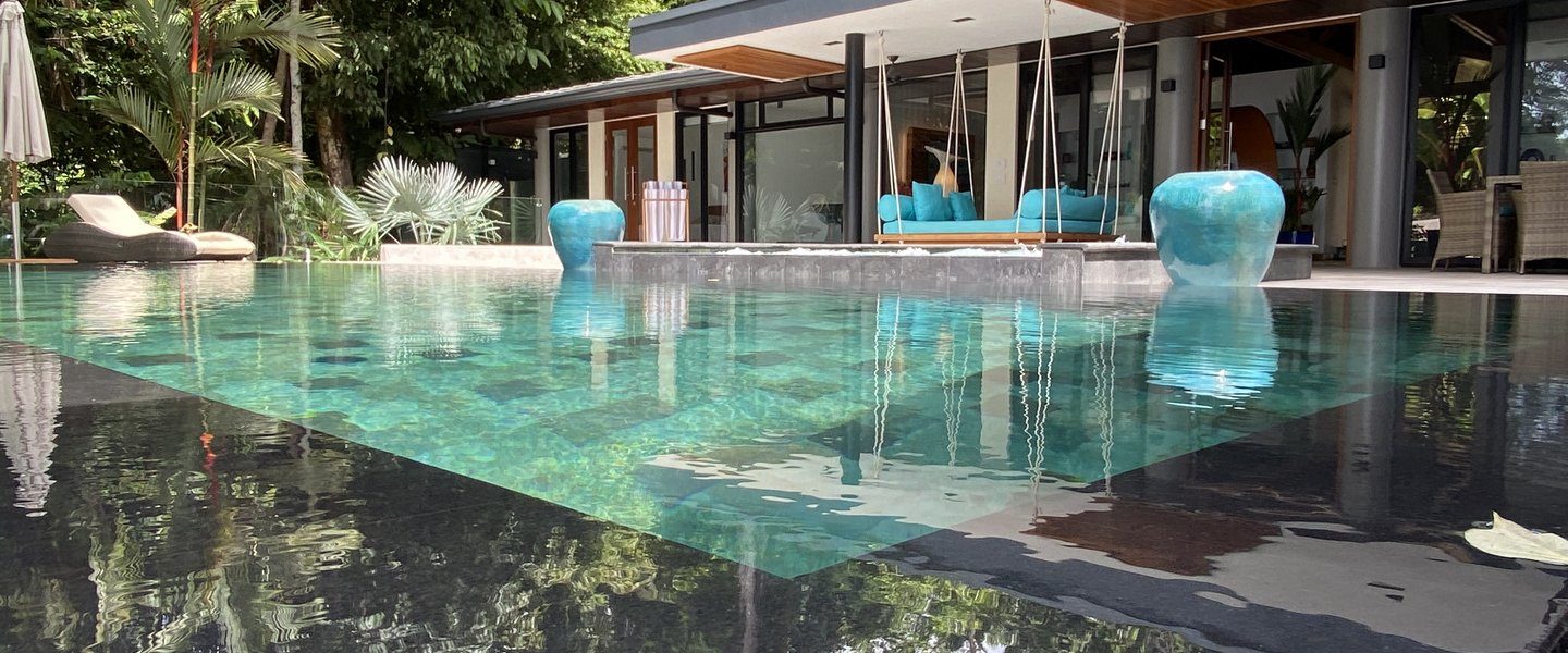 Amazing infinity pool with a grand view of casa de la selva