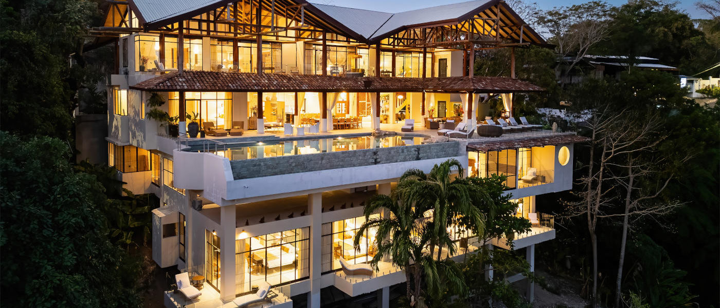 Explore the peaceful forests and beautiful ocean views of Manuel Antonio, Costa Rica. Enjoy a unique, stylish, and luxurious design that perfectly fits this special place.
